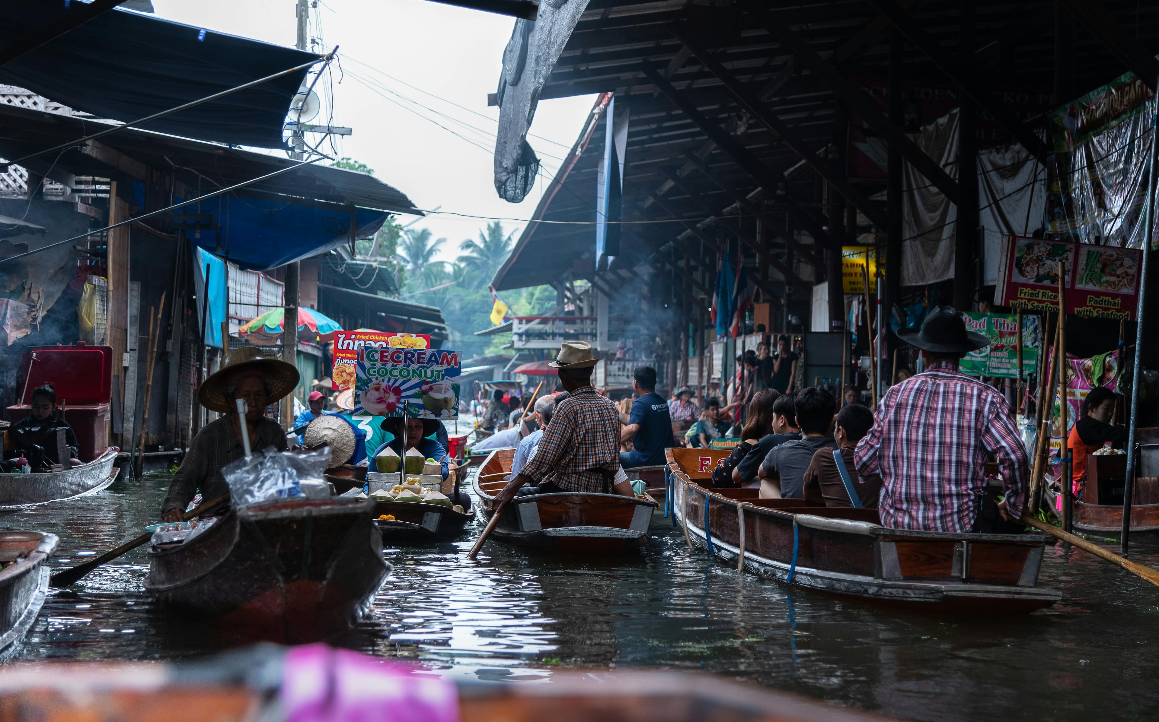 Damnoen Saduak floating market Bangkok Thailand boats produce traditional shopping