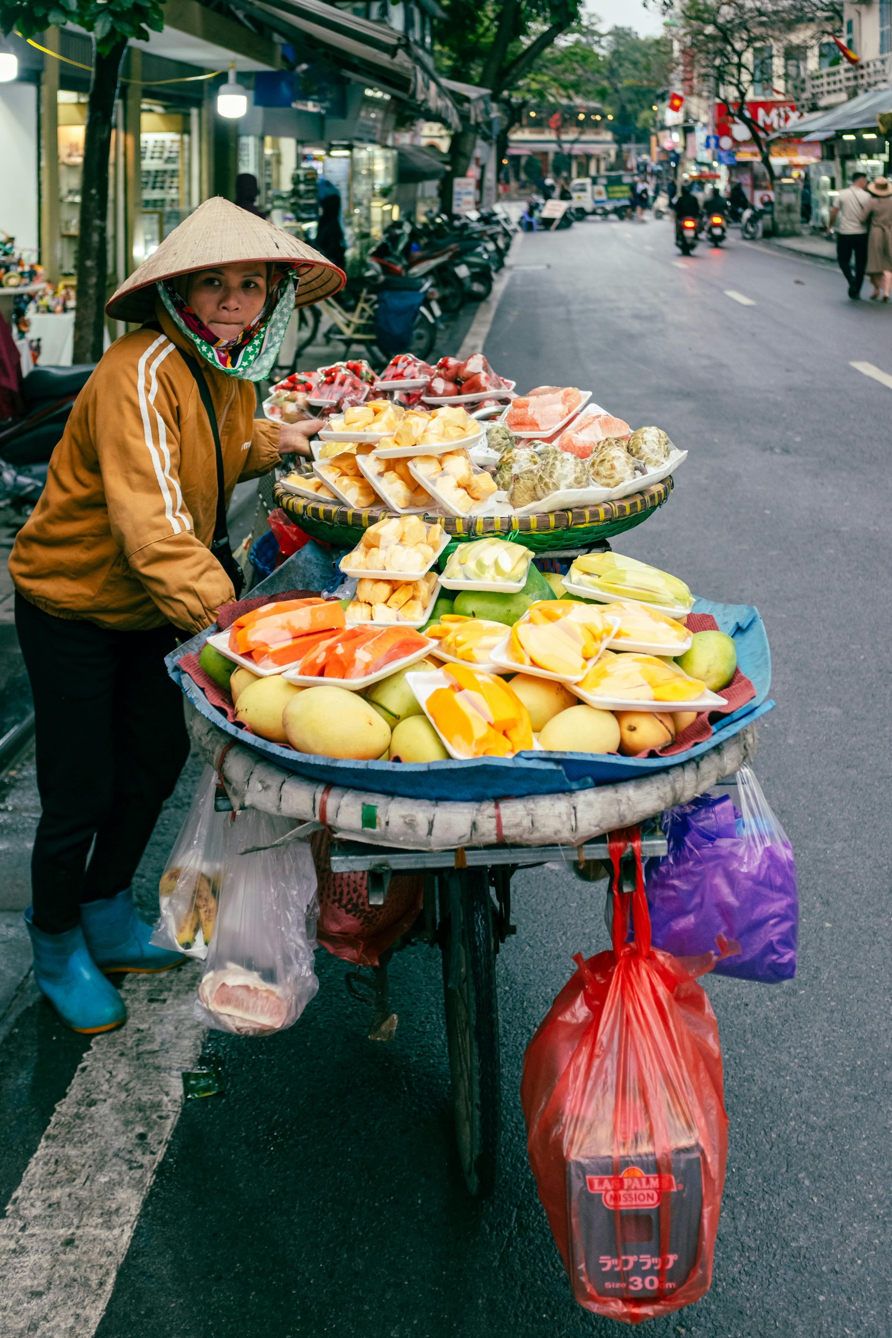 Hanoi street food Vietnam pho banh mi authentic local cuisine kuidaore equivalent