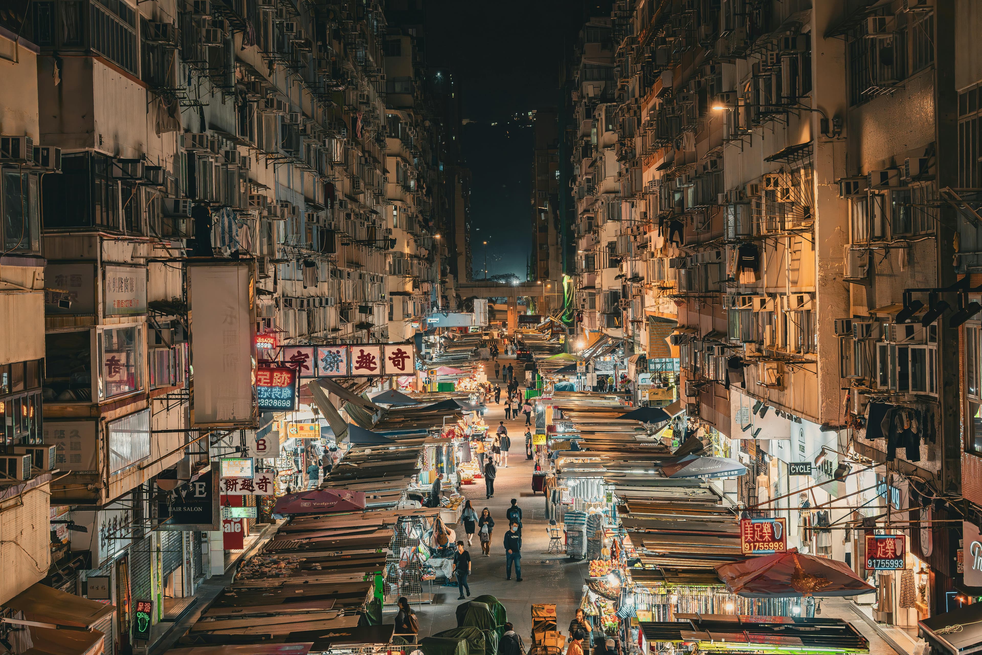 Hong Kong Mong Kok night market budget backpacker
