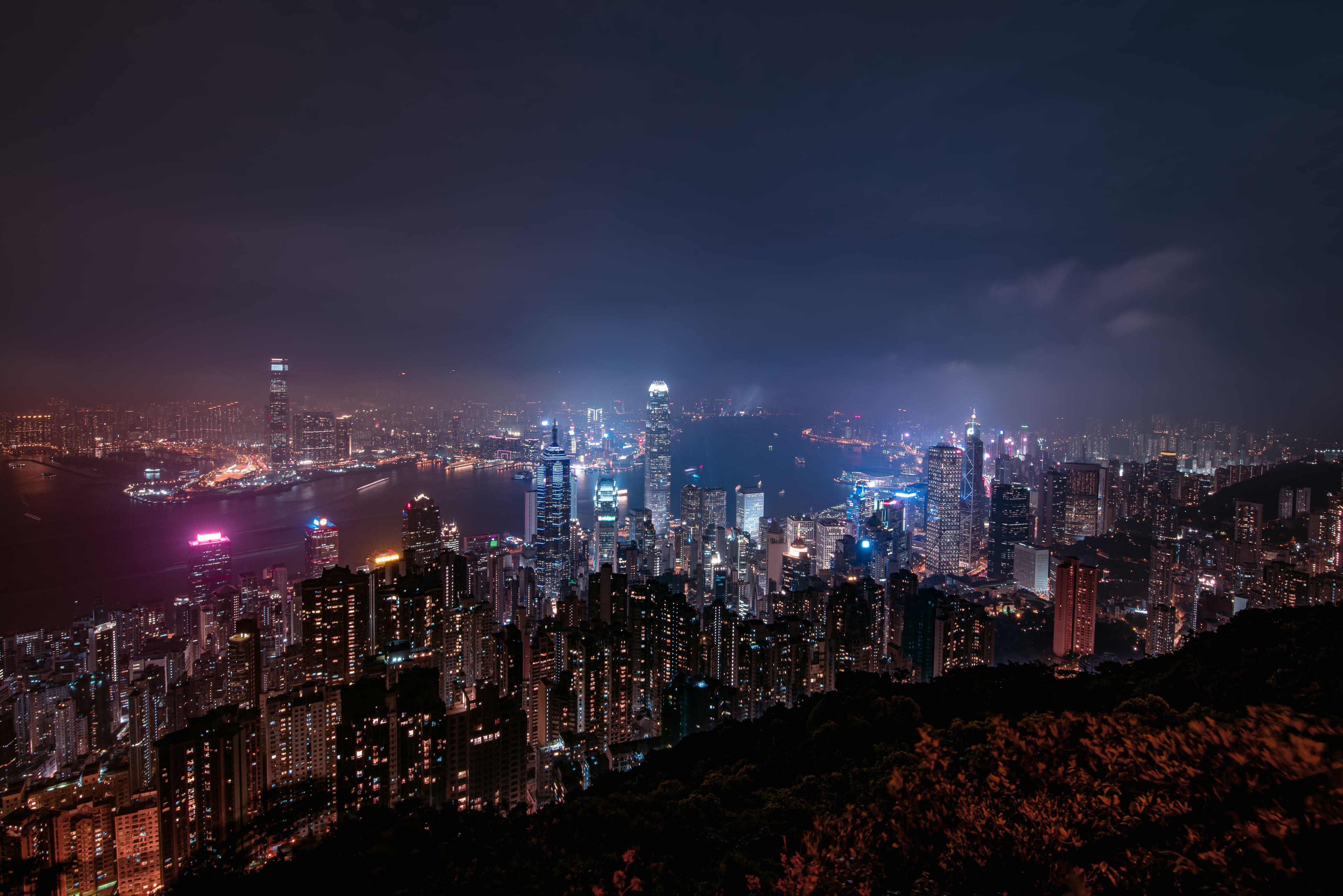 Hong Kong luxury skyline couple harbour view
